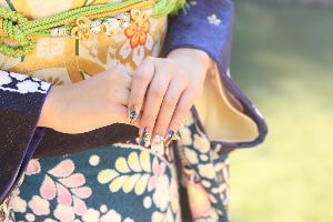 着物ネイルのアップ