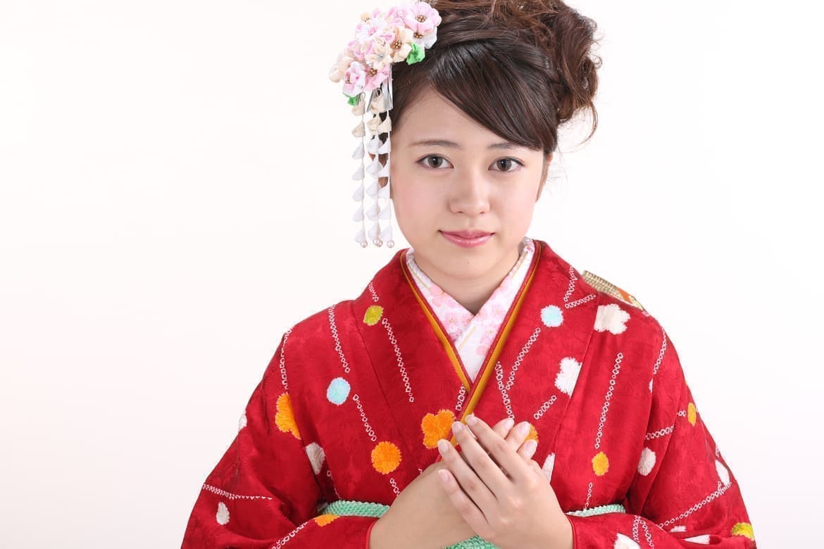 カメラ目線の振袖の女の子