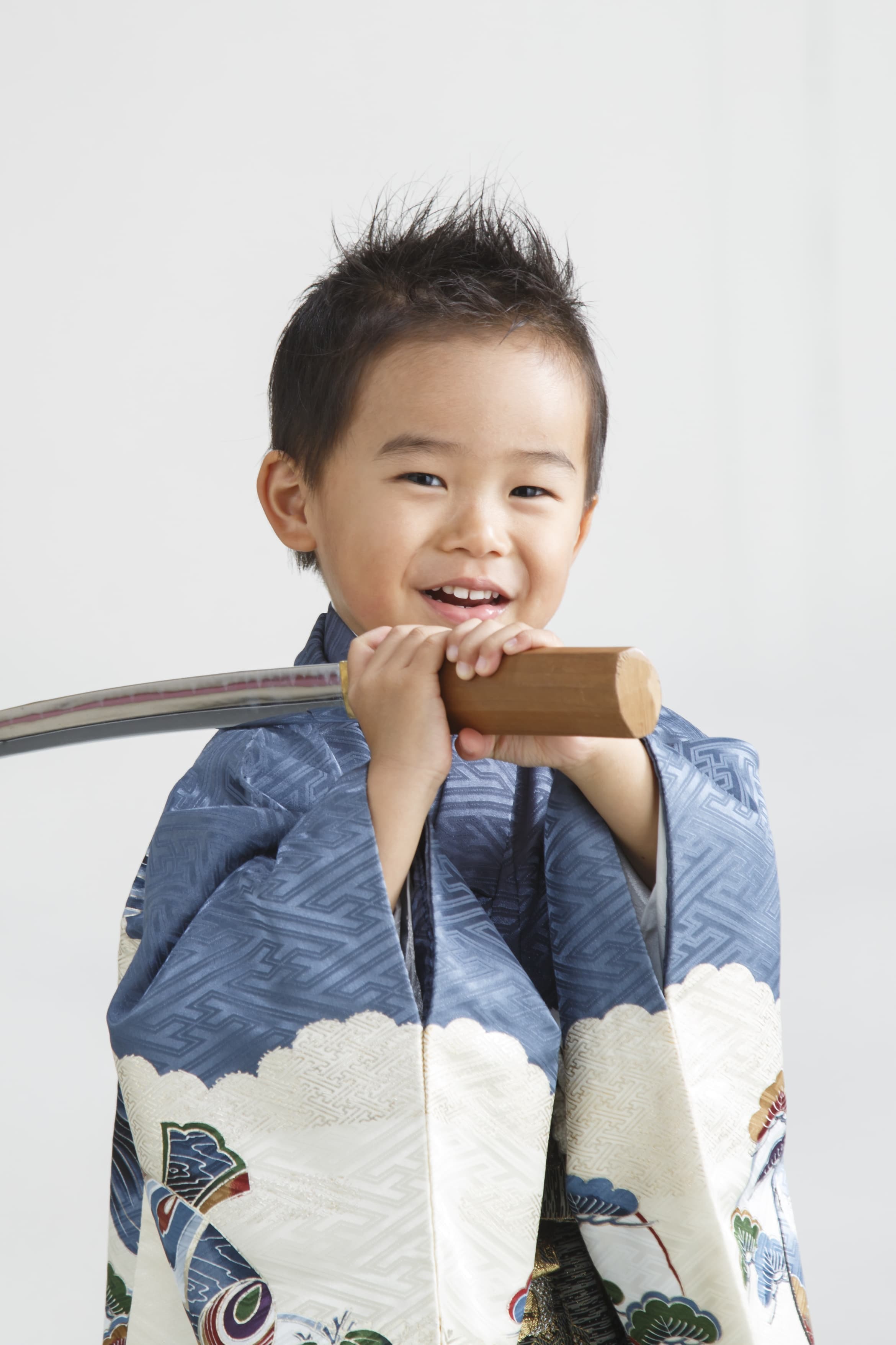 3歳男の子刀で撮影